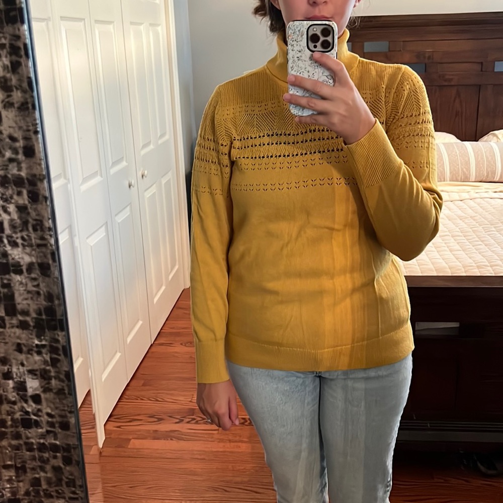 Banana Republic Turtle in Mustard Yellow. Size L.